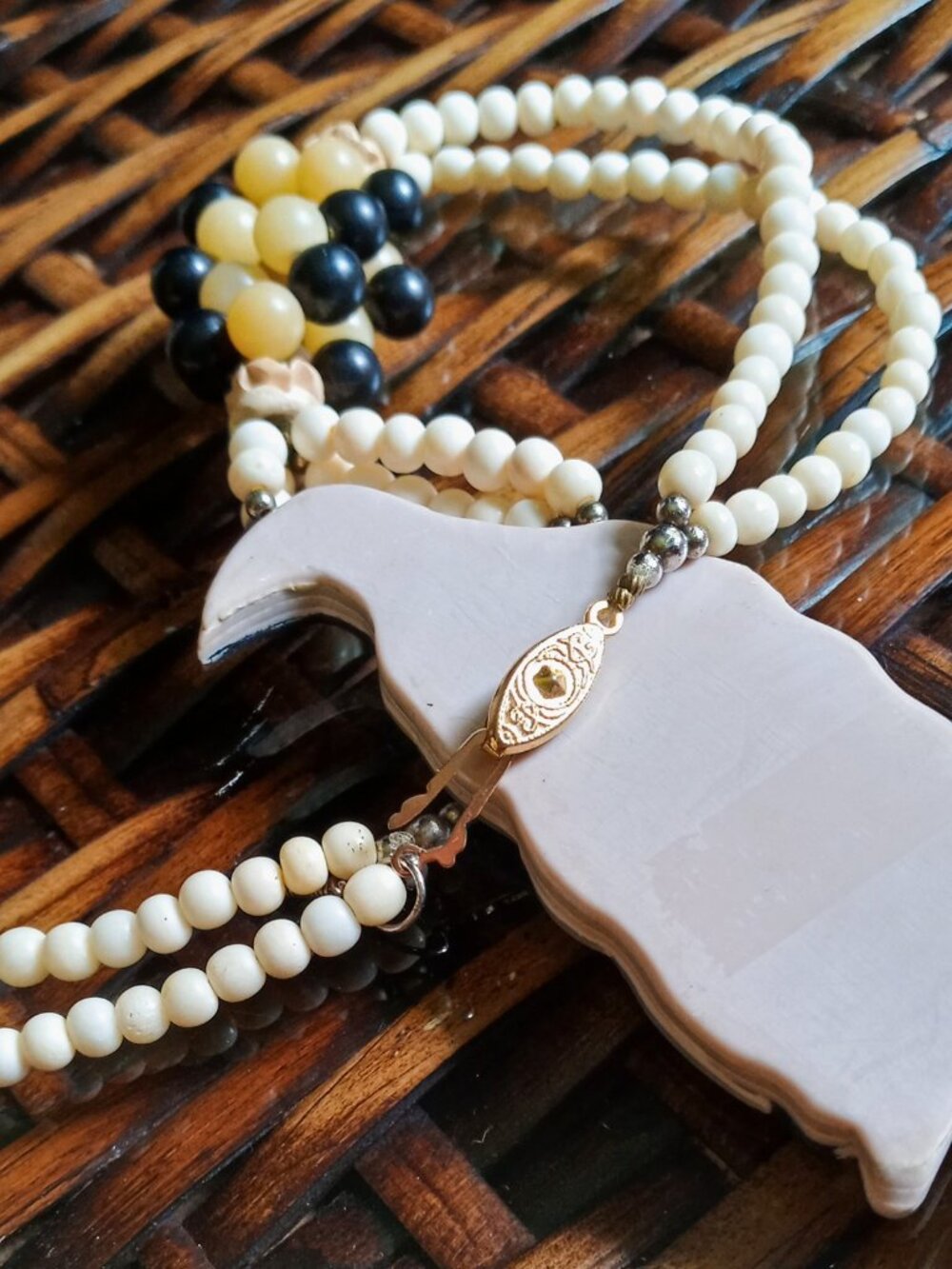Striking Vintage Mother-of-Pearl Inlay Bird Statement Necklace - Picture 10 of 15